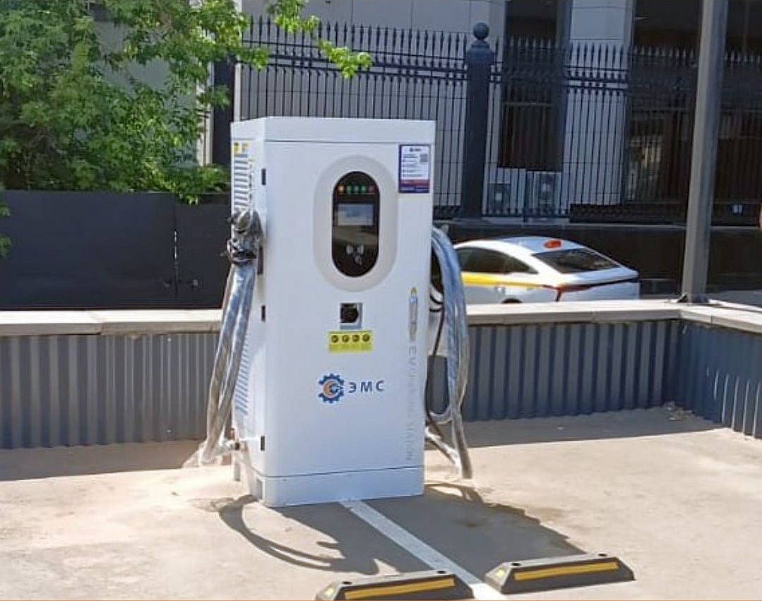 Быстрая зарядная станция на 120 кВт⚡️ Мебельный центр “Кристалл”, Москва Быстрая зарядная станция на 120 кВт⚡️ Мебельный центр “Кристалл”, Москва